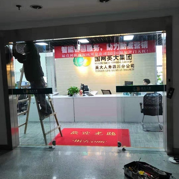 特拉克斯廣場辦公室自動門安裝案例