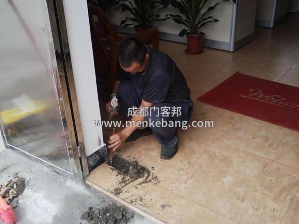 玻璃門地彈簧不緩沖了,玻璃門地彈簧不緩沖了怎么調