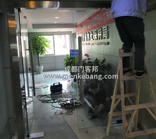 成都辦公室門禁玻璃門案例 成都辦公室門禁玻璃門案例