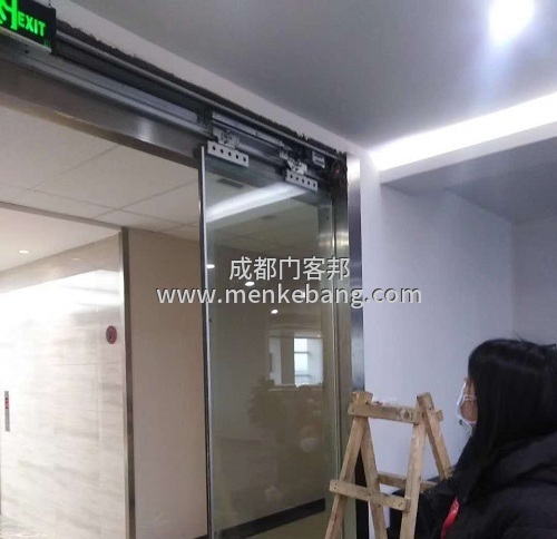 成都辦公室自動門案例,公司門禁自動門案例,指紋門禁自動門案例