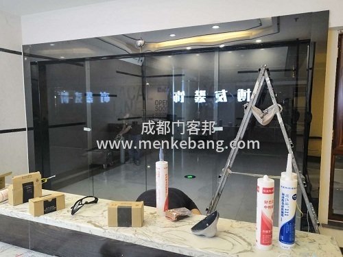 成都寫字樓自動感應門案例,裝修公司感應門案例,辦公室無框玻璃感應門案例2