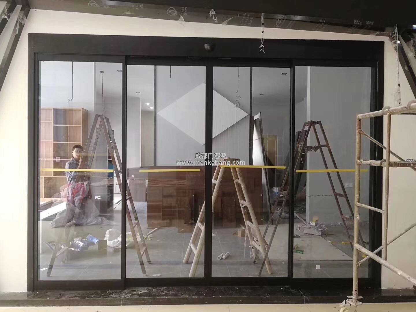 自動感應(yīng)門維修電話,玻璃感應(yīng)門維修,自動感應(yīng)門維修,電動感應(yīng)門維修